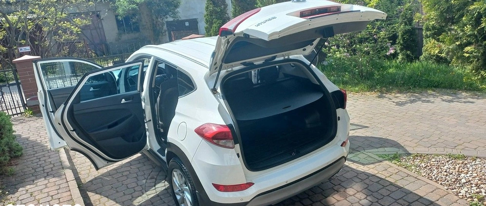 Hyundai Tucson cena 48700 przebieg: 235000, rok produkcji 2016 z Piława Górna małe 781